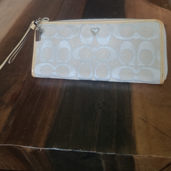Coach Poppy Wallet - Picture 11 of 15